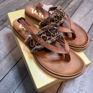 Very G Axel Sandal size 8